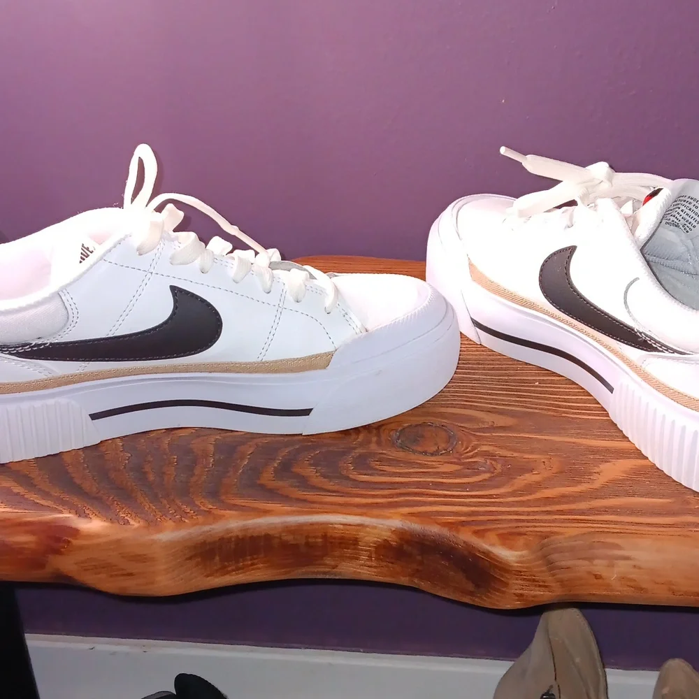 Nike Court Legacy Left White and Black Sneakers - Picture 5 of 11